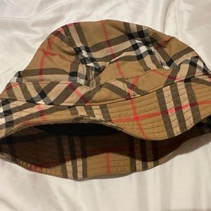 Burberry small/medium bucket hat, excellent condition
